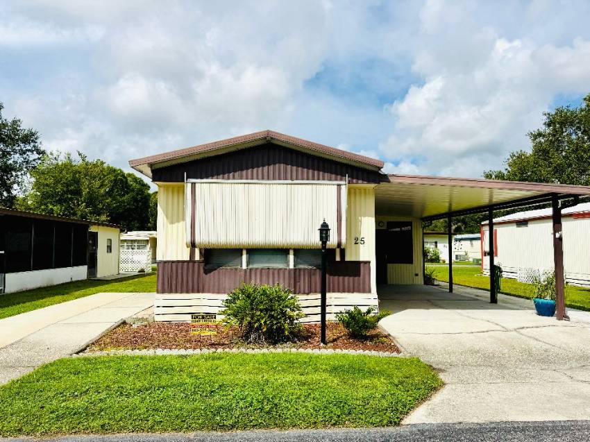 Auburndale, FL Mobile Home for Sale located at 25 Leisure Drive Central Leisure Lakes